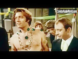 Edwige Fenech in Der Mann mit dem goldenen Pinsel (1969) 19