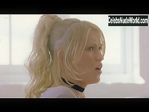 Francesca Nunzi Blonde , Nice Butt in Trasgredire (2000) 20