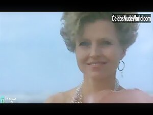 Hanna Schygulla Beach , boobs in Storia di Piera (1983) 17