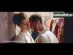 Gwyneth Paltrow in Shakespeare in Love (1998) 20