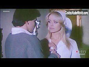 Gloria Guida in L'infermiera di notte (1979) 14