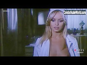 Gloria Guida in L'infermiera di notte (1979) 4