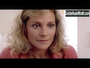 Helen Shaver Lesbian , Kissing in Desert Hearts (1985) 8