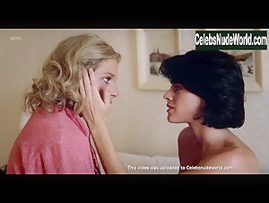 Helen Shaver Lesbian , Kissing in Desert Hearts (1985) 9