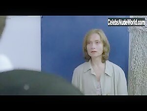 Isabelle Huppert in La pianiste (2001) 10