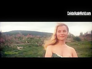 Isabelle Huppert Flashing , boobs in Heaven's Gate (1980) 17