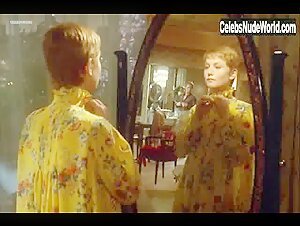 Isabelle Huppert in La truite (1982) 1