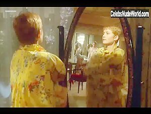 Isabelle Huppert in La truite (1982) 3