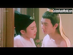 Isabella Chow in Yu pu tuan: Tou qing bao jian (1991) 13