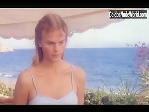 Inge Maria Granzow Exposed , Outdoor in Premiers desirs (1984) 3
