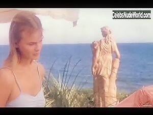 Inge Maria Granzow Exposed , Outdoor in Premiers desirs (1984) 6