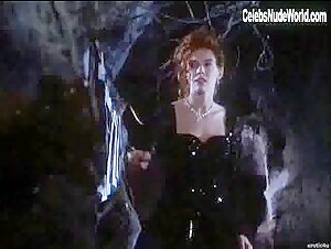 Jenna Bodnar in Huntress: Spirit of the Night (1995) 14