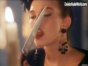 Jenna Bodnar in Huntress: Spirit of the Night (1995) scene 6