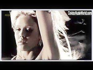 Jessica Alba Striptease , Blonde in Sin City (2005) 11