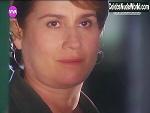 Joanna Tristao  in Presenca de Anita (series) (2001) scene 1 6