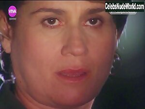 Joanna Tristao  in Presenca de Anita (series) (2001) scene 1 9
