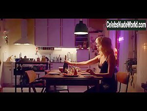 Julia Ragnarsson Kissing , Blonde in Fartblinda (series) (2019) 1