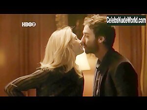 Juliana Schalch Kissing , Sensual in O Negocio (series) (2013) 1