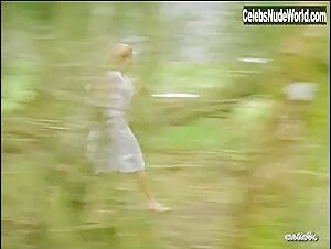 Julie Cialini Outdoor , Blonde in Wolfhound (2002) 7