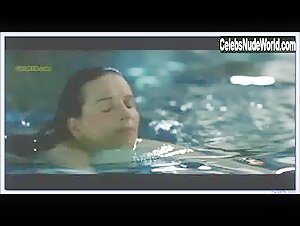 Juliette Binoche Pool , Explicit in Decalage horaire (2002) 15