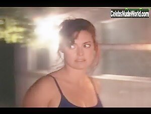 Karen Grosso Hot Tub , Kissing in Up Against Amanda (2000) 4
