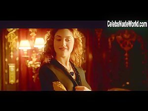 Kate Winslet in Titanic (1997) 5