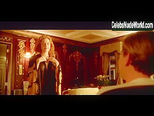 Kate Winslet in Titanic (1997) 7