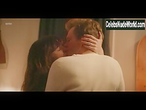 Kathryn Hahn Kissing , Bathtub in I Love Dick (series) (2016) 12