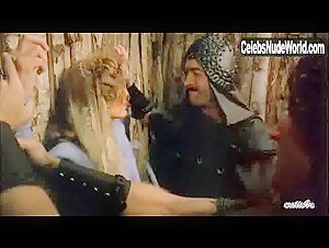 Katt Shea in Barbarian Queen (1985) 18