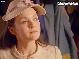 Keeley Hawes in Tipping the Velvet (series) (2002) 13