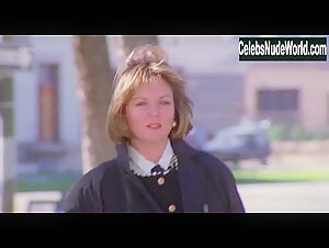 Kelly Lynch in Desperate Hours (1990) 1
