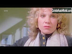 Kelly Lynch in Desperate Hours (1990) 19