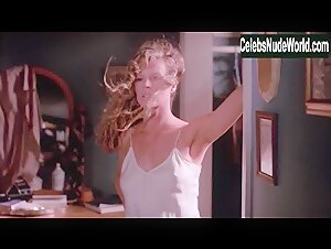 Kim Basinger in My Stepmother Is an Alien (1988) 5