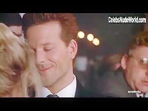 Kim Basinger Blonde , Kissing in Nine and half Weeks (1986) 10