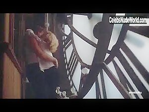 Kim Basinger Kissing , Couple in Nine and half Weeks (1986) 8