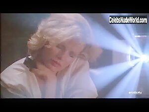 Kim Basinger Stocking , Blonde in Nine and half Weeks (1986) 5