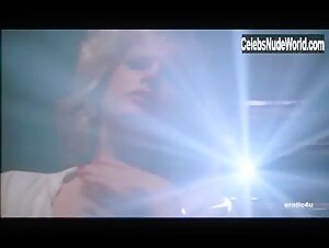 Kim Basinger Stocking , Blonde in Nine and half Weeks (1986) 9