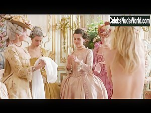 Kirsten Dunst in Marie Antoinette (2006) 19