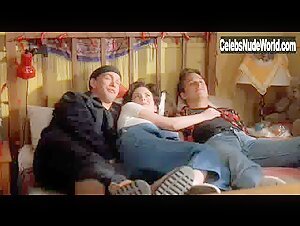 Lara Flynn Boyle in Threesome (1994) 15