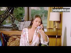 Laura Gemser Hairy Pussy , boobs in Emanuelle - Perche violenza alle donne (1977) 19