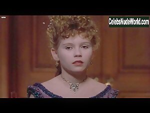Laure Marsac in Interview with the Vampire: The Vampire Chronicles (1994) 19
