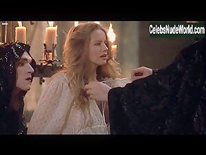 Laure Marsac in Interview with the Vampire: The Vampire Chronicles (1994) 4
