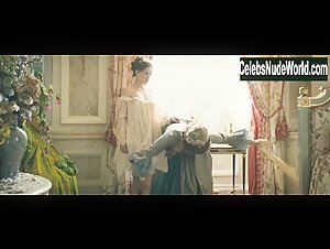 Lea Seydoux Costume, Hairy Pussy in Les adieux a la reine (2012) 17