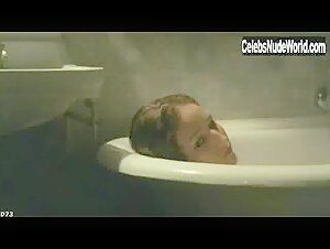 Leelee Sobieski Bathtub , Wet in In a Dark Place (2006) 7