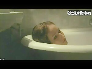 Leelee Sobieski Bathtub , Wet in In a Dark Place (2006) 8