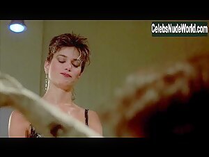 Linda Fiorentino Lingerie , Brunette in After Hours (1985) 7
