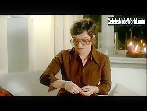 Lisbeth Olsen in Der ma vaere en sengekant! (1975) 8