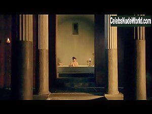 Lucy Lawless Bathtub, boobs in Spartacus: Gods of the Arena (series) (2011) 3