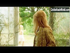 Maja Rung Outdoor , Blonde in Systrar 1968 (series) (2018) 3