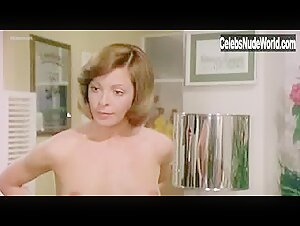 Maria Luisa San Jose in La mujer es cosa de hombres (1976)